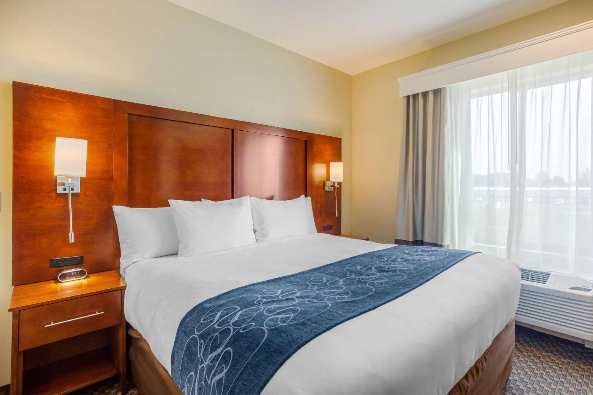 Comfort Suites Burlington Near I-5 Bagian luar foto
