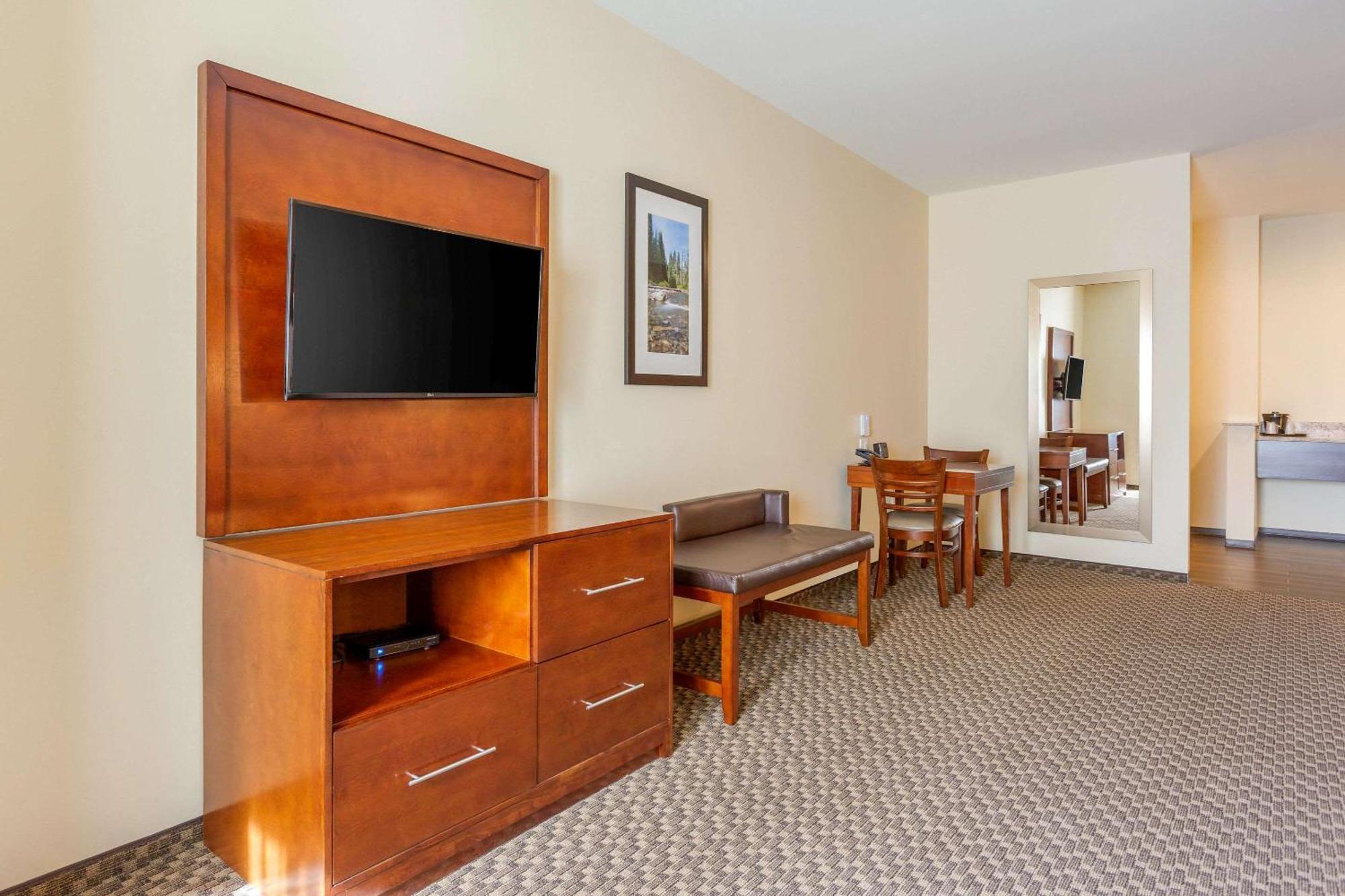 Comfort Suites Burlington Near I-5 Bagian luar foto