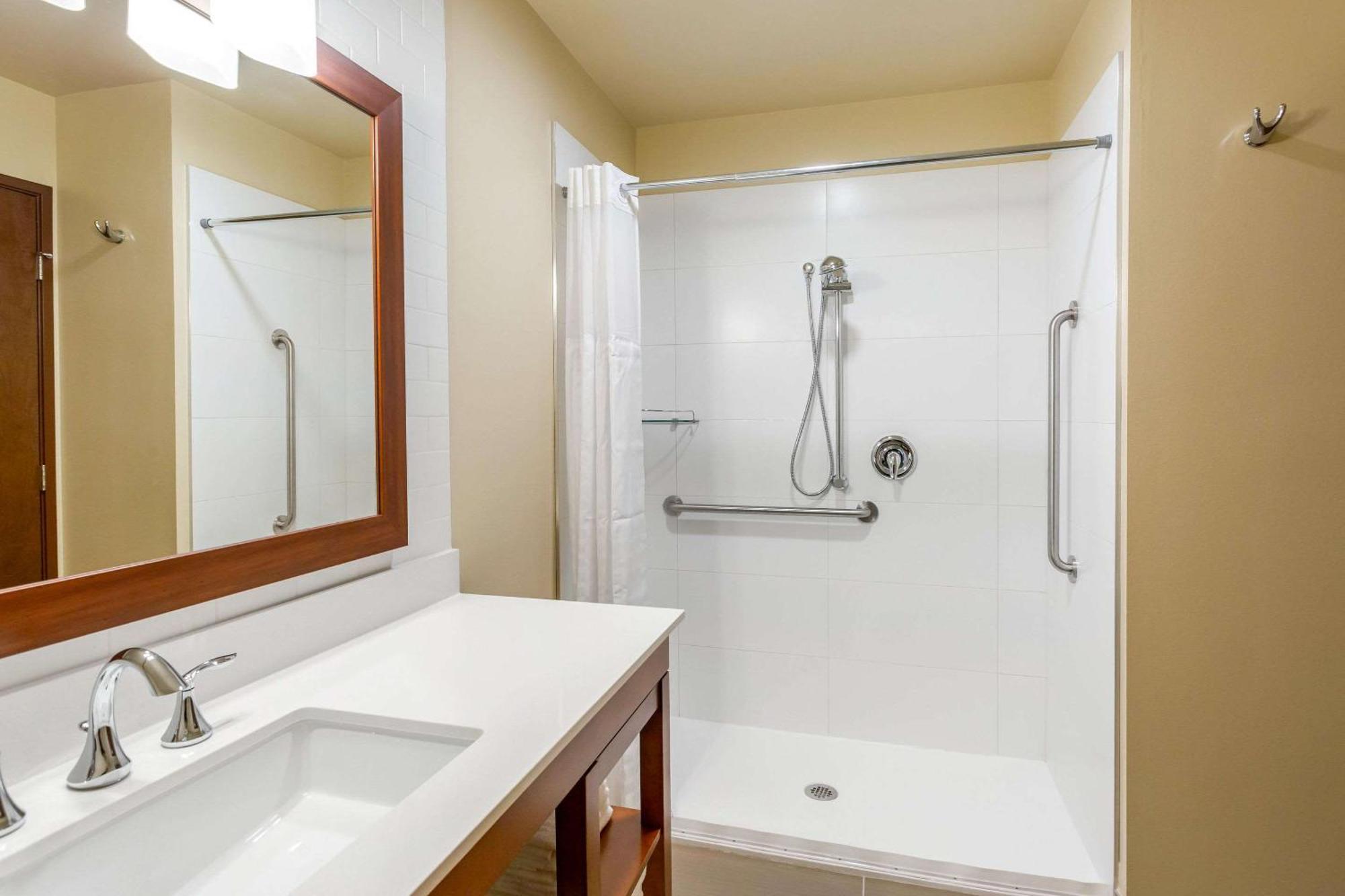 Comfort Suites Burlington Near I-5 Bagian luar foto