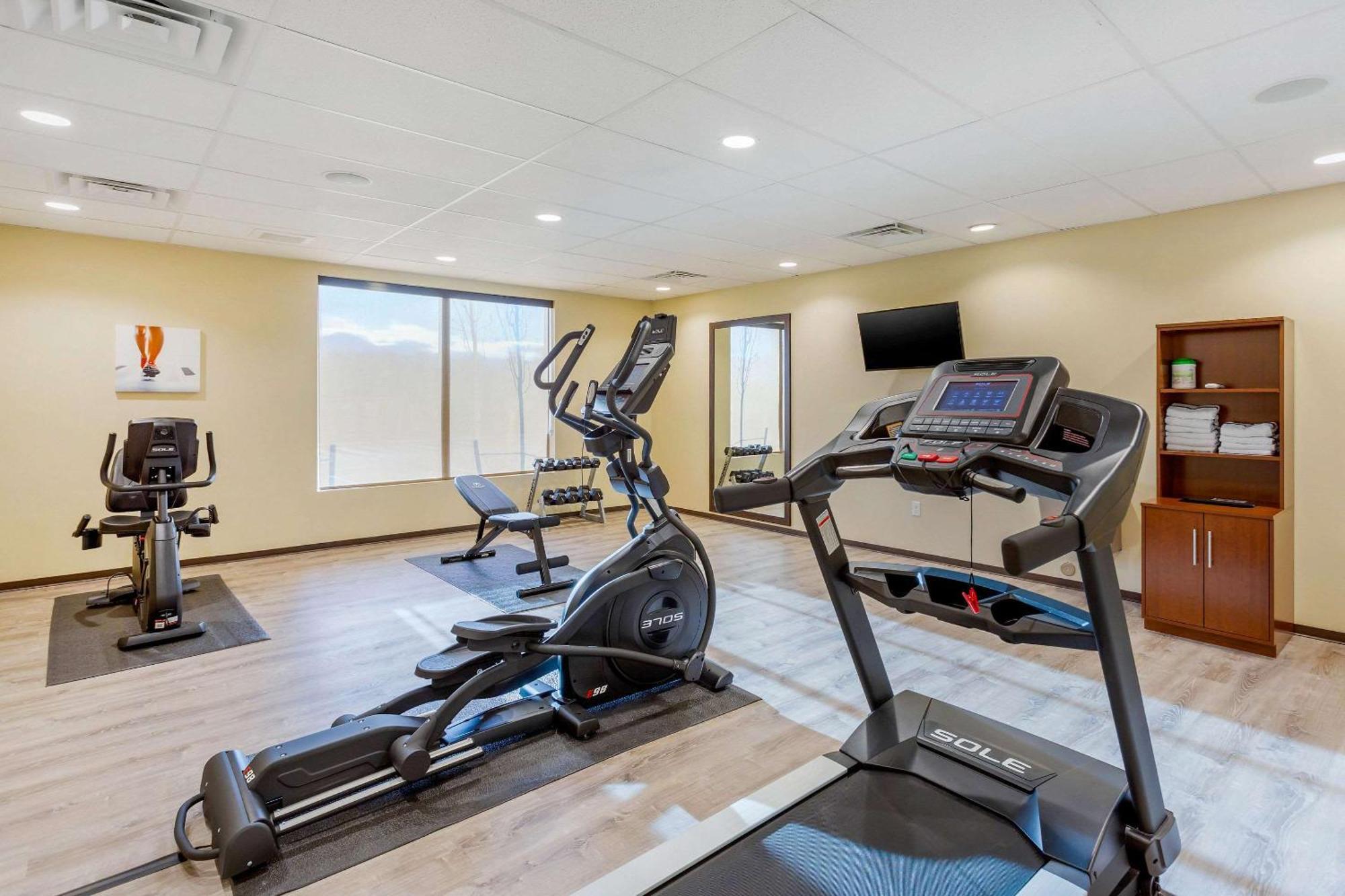 Comfort Suites Burlington Near I-5 Bagian luar foto
