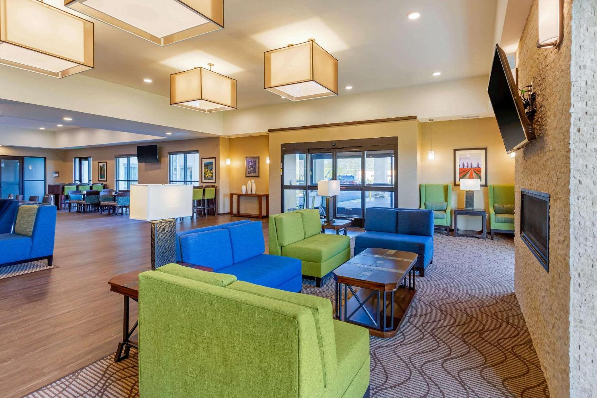 Comfort Suites Burlington Near I-5 Bagian luar foto