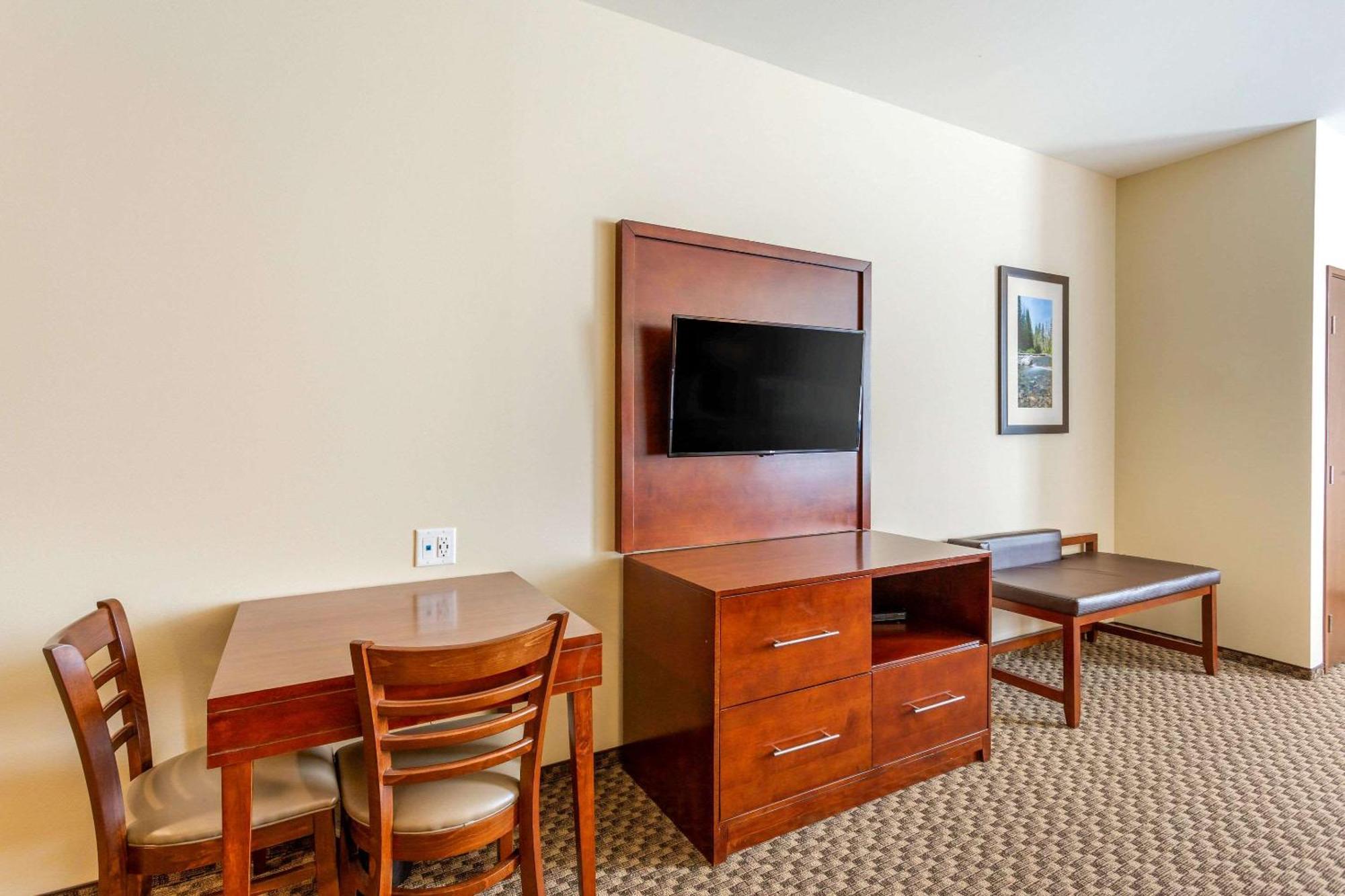Comfort Suites Burlington Near I-5 Bagian luar foto