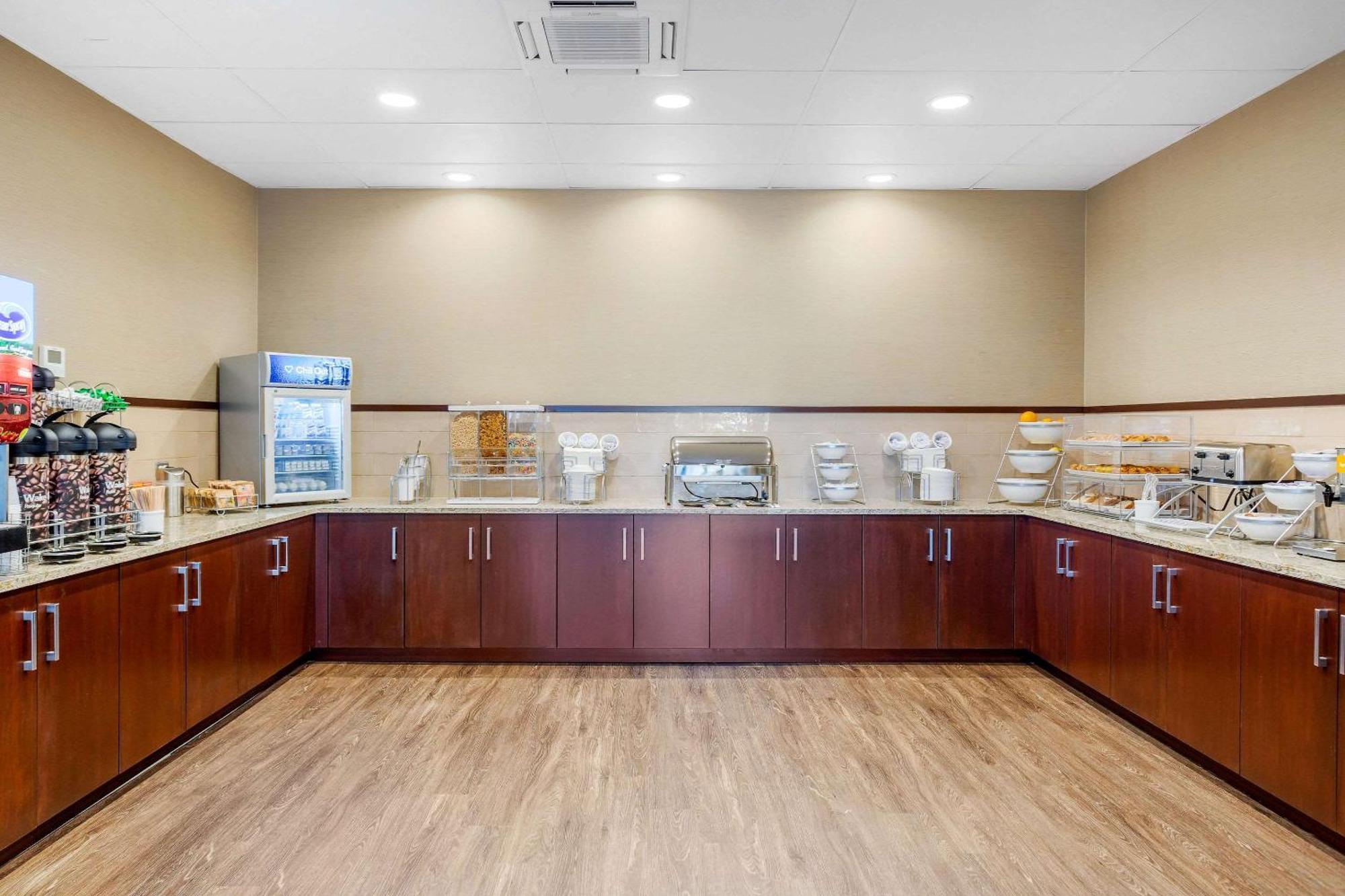 Comfort Suites Burlington Near I-5 Bagian luar foto