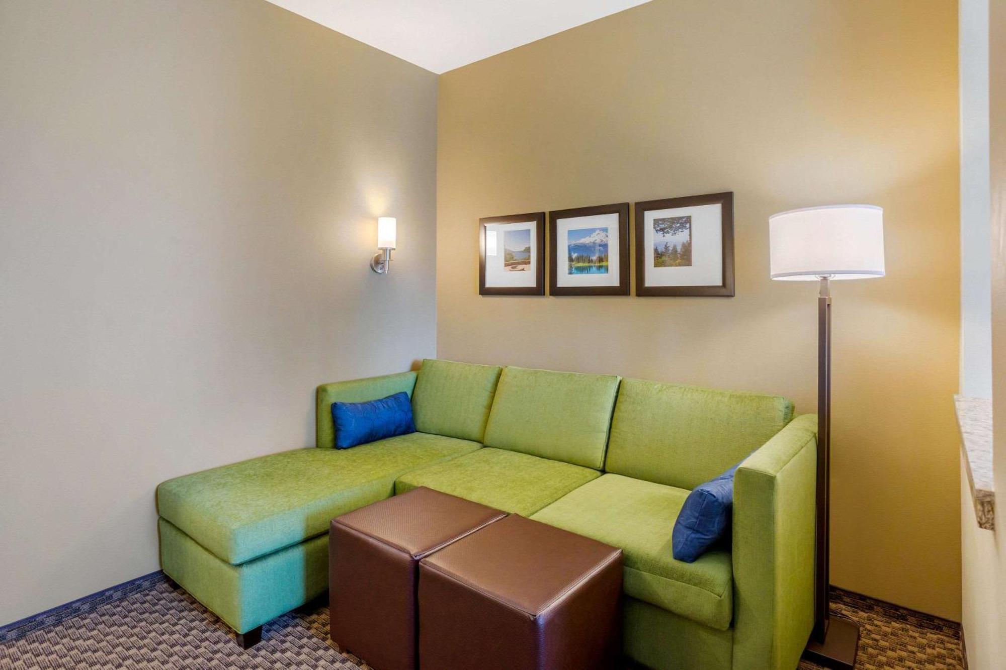 Comfort Suites Burlington Near I-5 Bagian luar foto