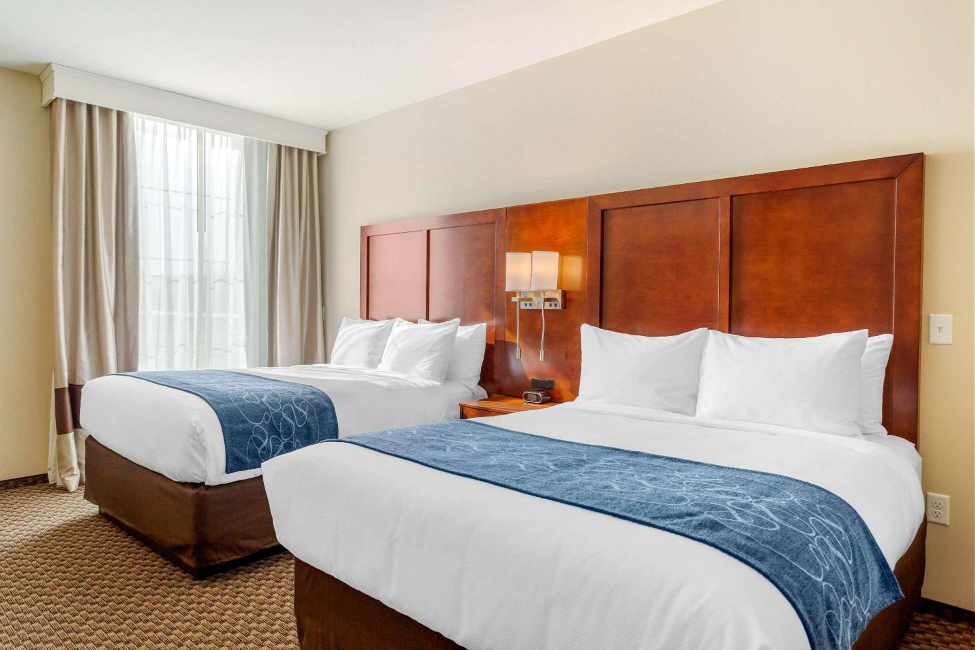 Comfort Suites Burlington Near I-5 Bagian luar foto