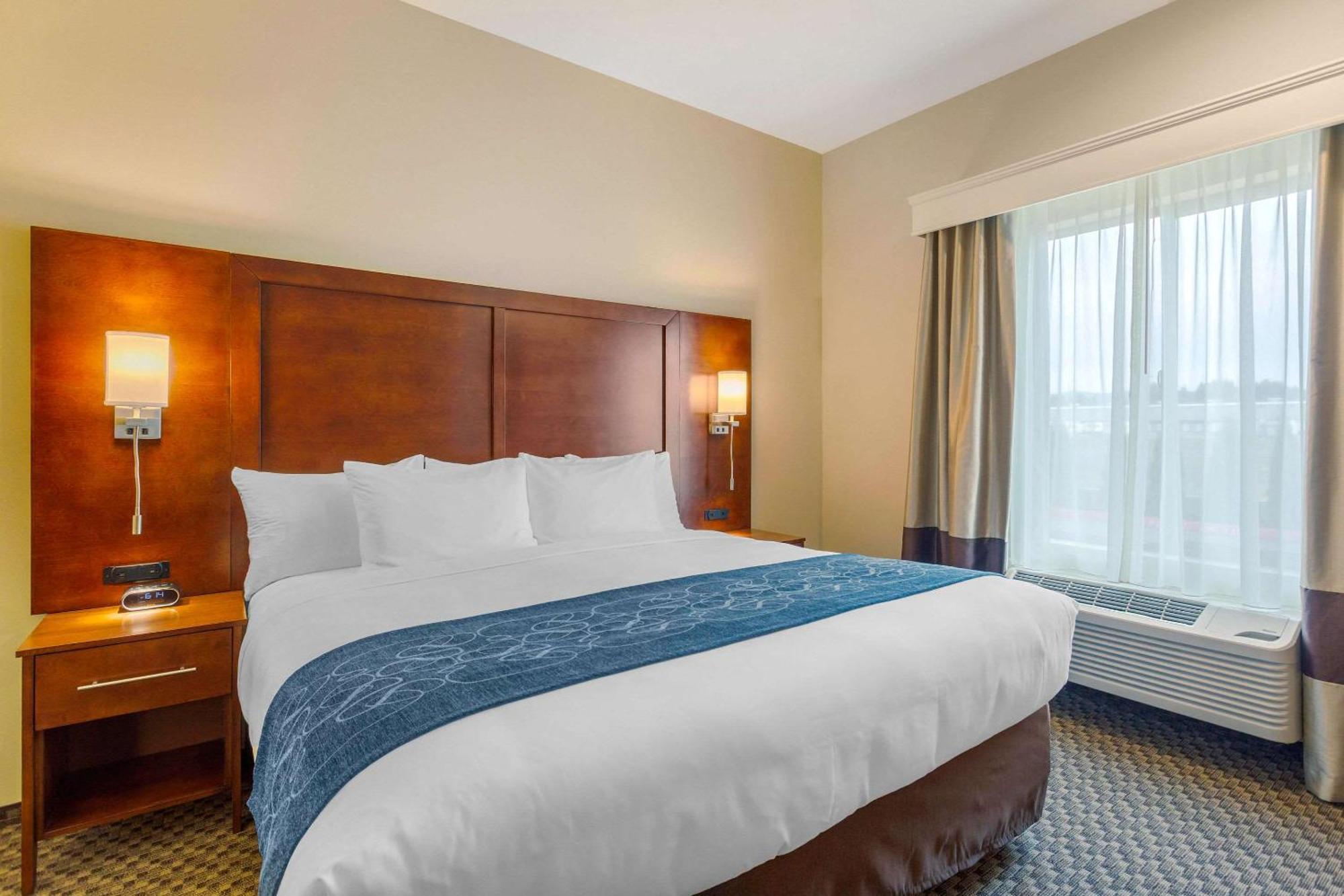 Comfort Suites Burlington Near I-5 Bagian luar foto