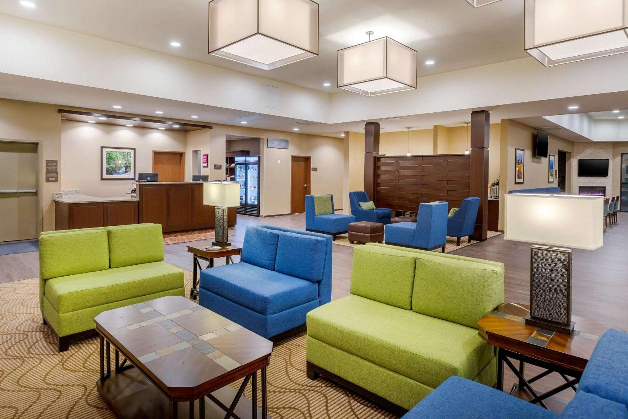 Comfort Suites Burlington Near I-5 Bagian luar foto